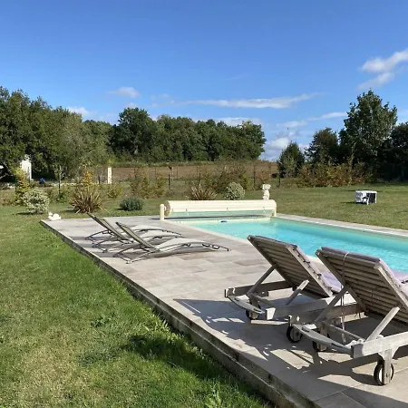 De Charme Avec Piscine Chauffée, Jardin Privatif Et équipements Bébés, à 15 Min D’angoulême - Fr-1-653-16
