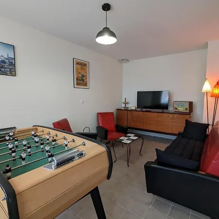 De Charme Avec Piscine Chauffee, Jardin Privatif Et Equipements Bebes, A 15 Min D'angouleme - Fr-1-653-16 Holiday home Vars (Charente)