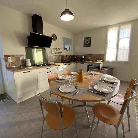 De Charme Avec Piscine Chauffee, Jardin Privatif Et Equipements Bebes, A 15 Min D'angouleme - Fr-1-653-16 * Vars