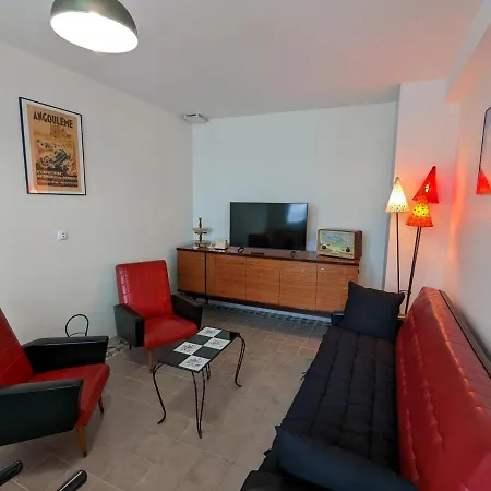 De Charme Avec Piscine Chauffee, Jardin Privatif Et Equipements Bebes, A 15 Min D'angouleme - Fr-1-653-16