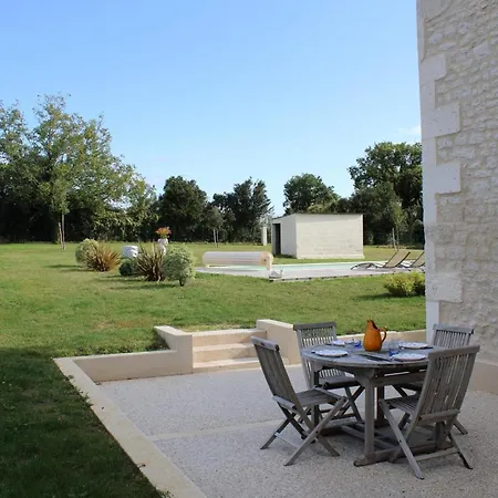 De Charme Avec Piscine Chauffee, Jardin Privatif Et Equipements Bebes, A 15 Min D'angouleme - Fr-1-653-16 *